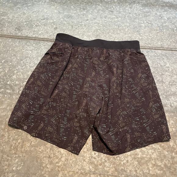 Lululemon T.H.E. Linerless Shorts Mens Large Multicolor AOP Black Athleisure - Picture 5 of 9